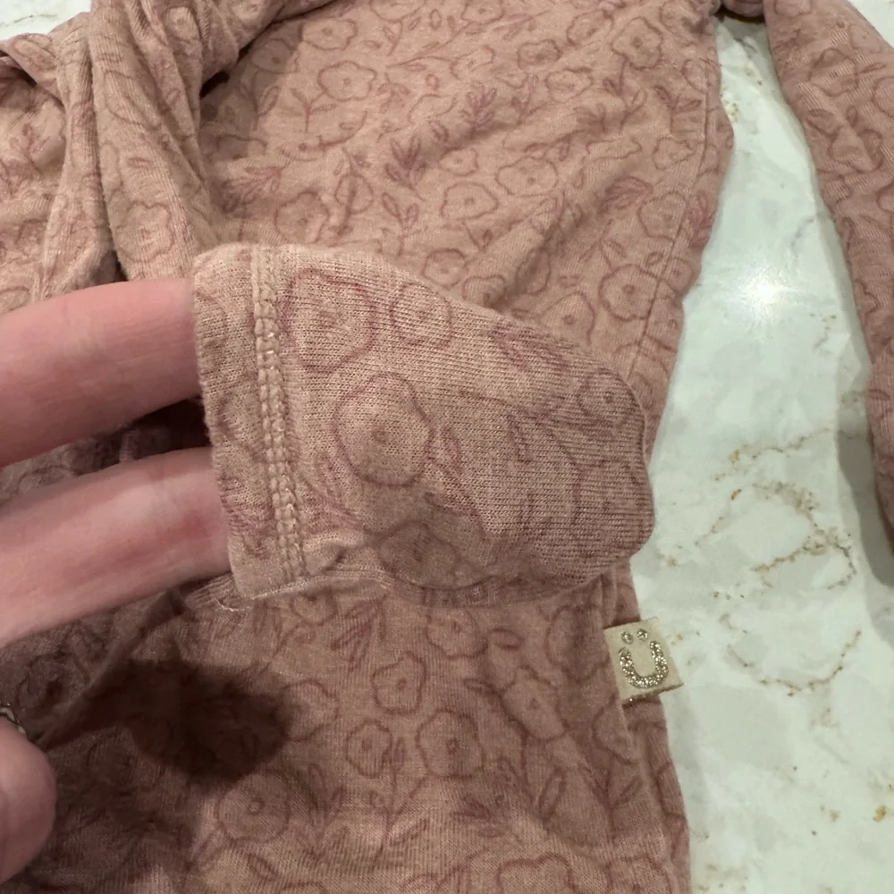 Pink Baby Onesie with Footies and zipper 0-3 months